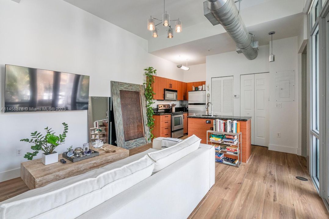 Недавно продано: $435,000 (1 спален, 1 ванн, 516 Квадратных фут)