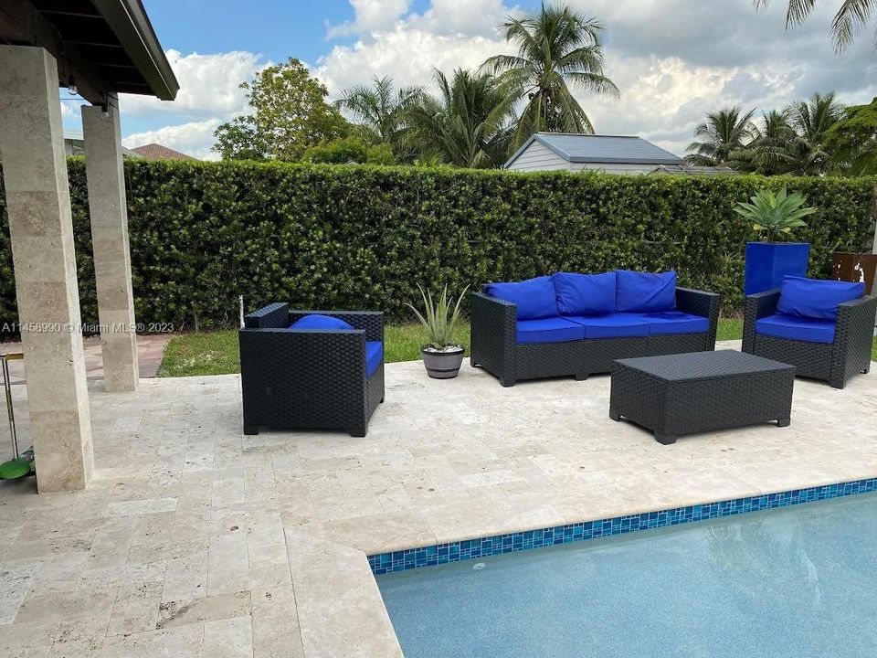 Recently Sold: $799,999 (4 beds, 2 baths, 1568 Square Feet)