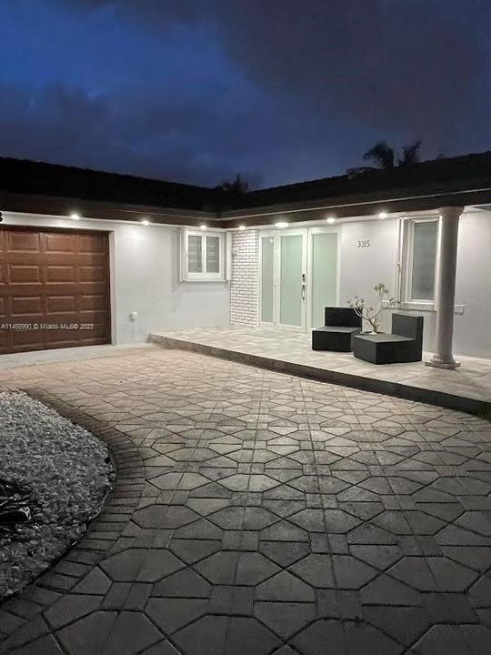 Recently Sold: $799,999 (4 beds, 2 baths, 1568 Square Feet)