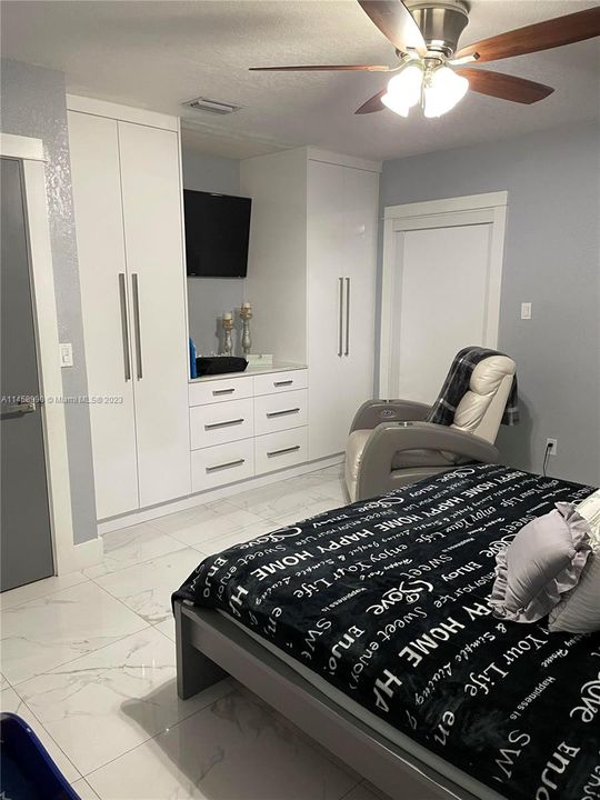 Recently Sold: $799,999 (4 beds, 2 baths, 1568 Square Feet)