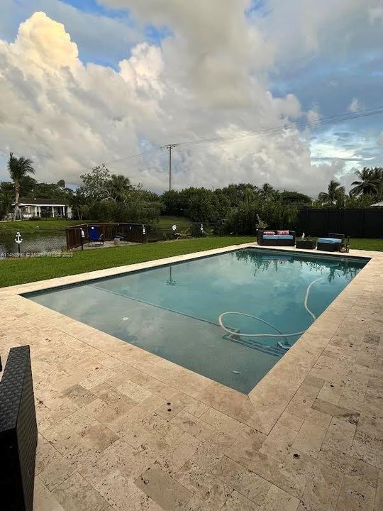 Recently Sold: $799,999 (4 beds, 2 baths, 1568 Square Feet)