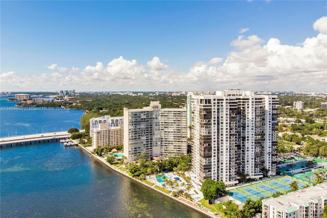 Recently Sold: $680,000 (2 beds, 2 baths, 1460 Square Feet)