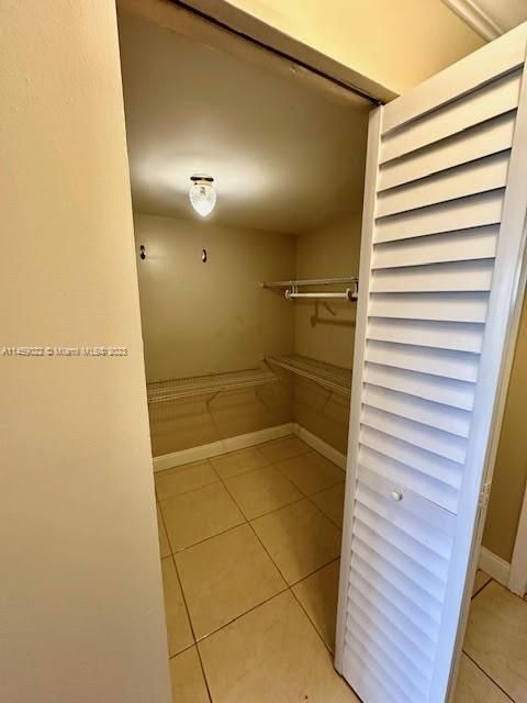 Active With Contract: $149,900 (1 beds, 1 baths, 862 Square Feet)