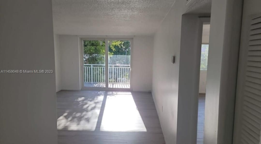 Recently Sold: $195,000 (1 beds, 1 baths, 870 Square Feet)