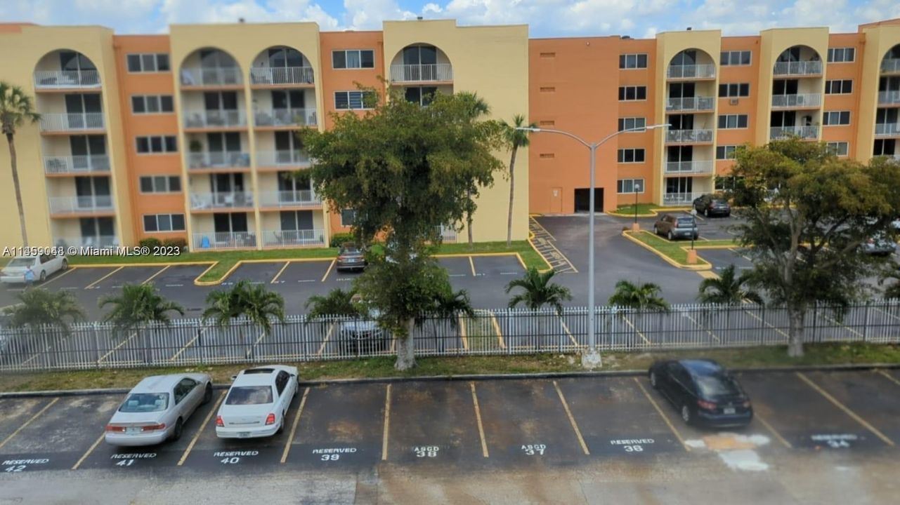 Recently Sold: $195,000 (1 beds, 1 baths, 870 Square Feet)