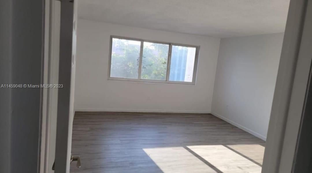 Recently Sold: $195,000 (1 beds, 1 baths, 870 Square Feet)