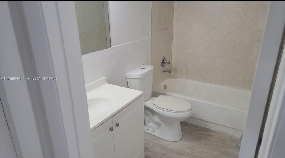 Recently Sold: $195,000 (1 beds, 1 baths, 870 Square Feet)