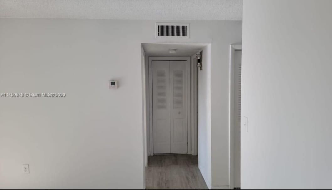 Recently Sold: $195,000 (1 beds, 1 baths, 870 Square Feet)