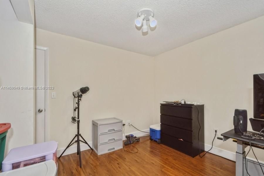 Recently Sold: $460,000 (3 beds, 2 baths, 1537 Square Feet)