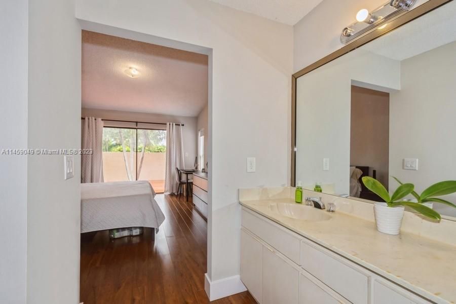 Recently Sold: $460,000 (3 beds, 2 baths, 1537 Square Feet)