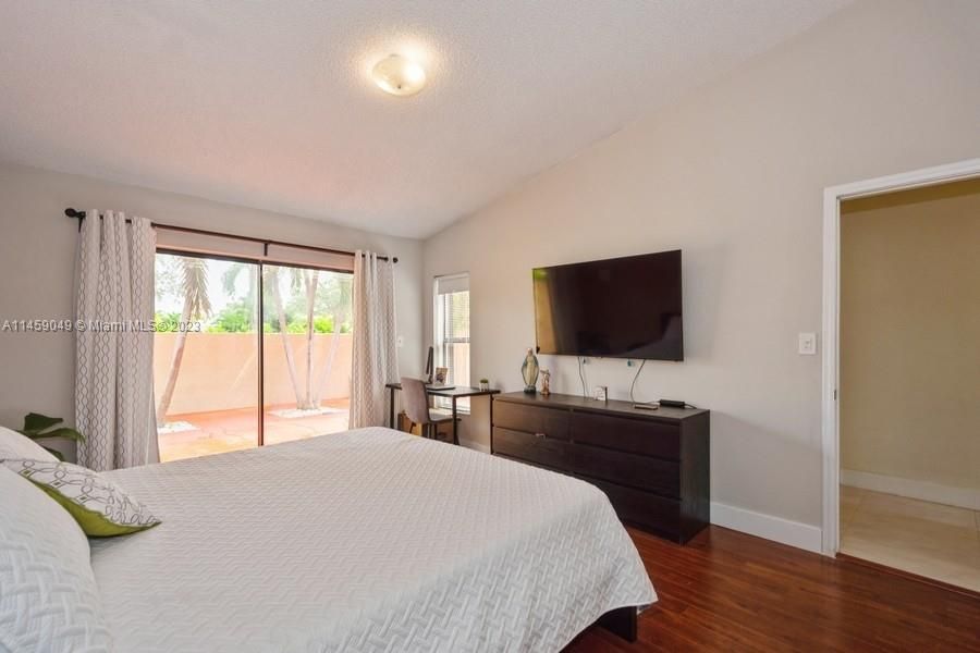 Recently Sold: $460,000 (3 beds, 2 baths, 1537 Square Feet)