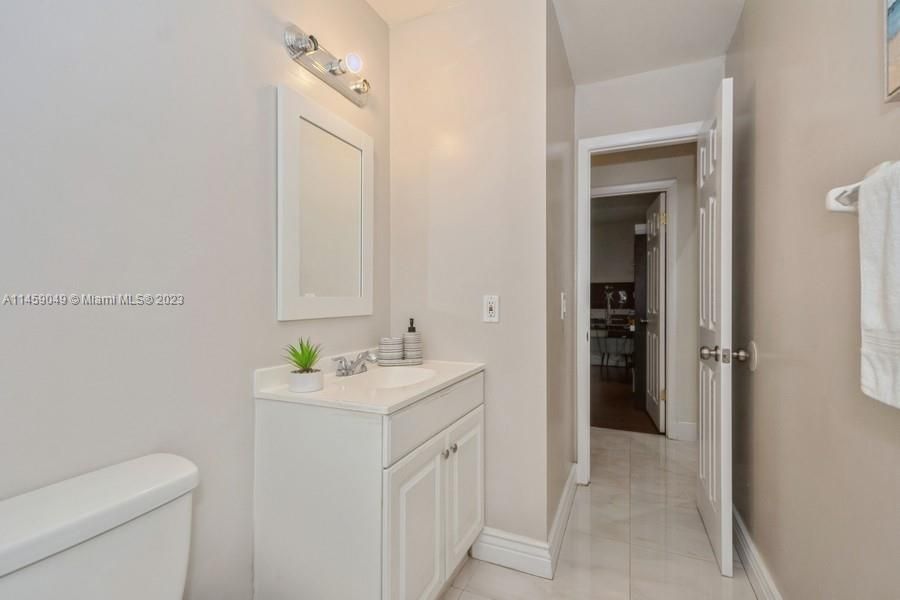 Recently Sold: $460,000 (3 beds, 2 baths, 1537 Square Feet)