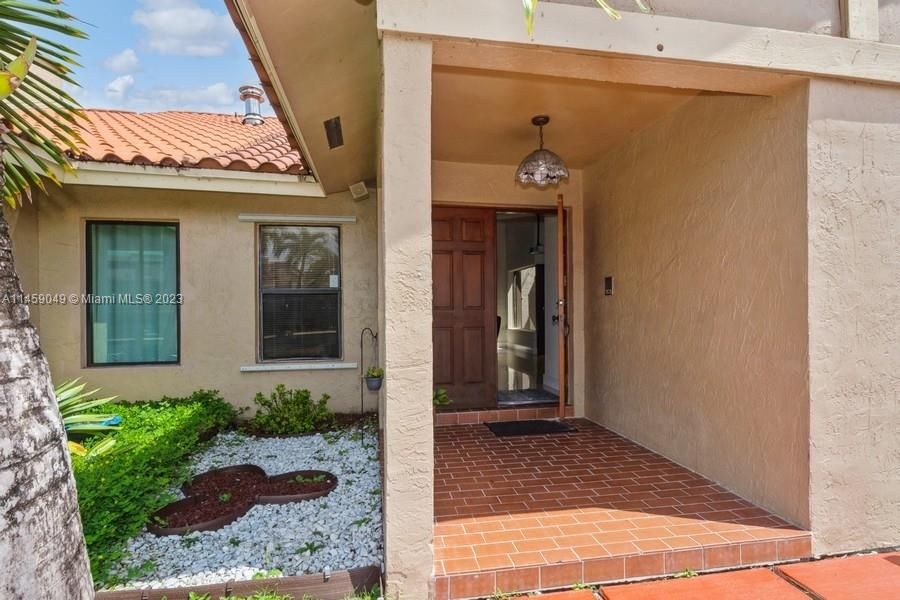 Recently Sold: $460,000 (3 beds, 2 baths, 1537 Square Feet)