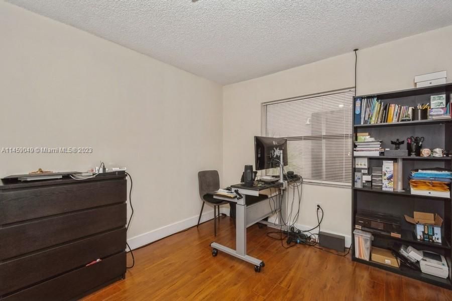 Recently Sold: $460,000 (3 beds, 2 baths, 1537 Square Feet)