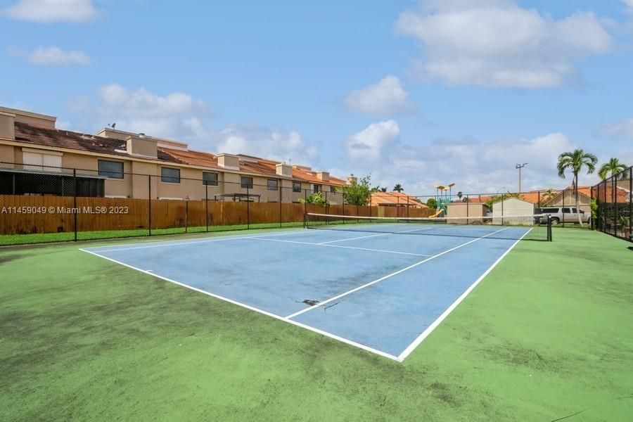 Recently Sold: $460,000 (3 beds, 2 baths, 1537 Square Feet)