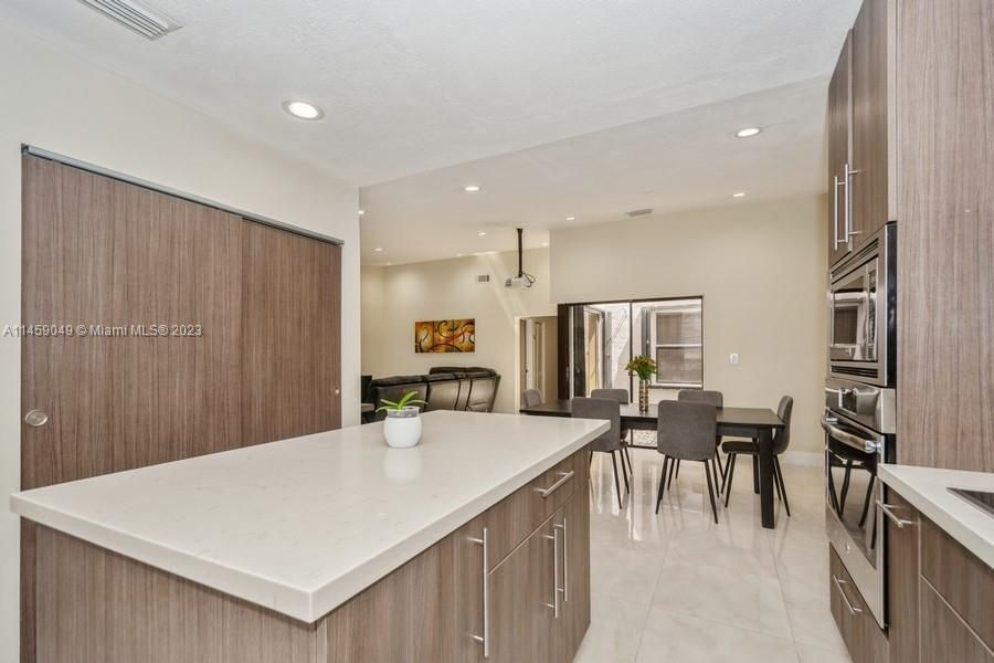 Recently Sold: $460,000 (3 beds, 2 baths, 1537 Square Feet)