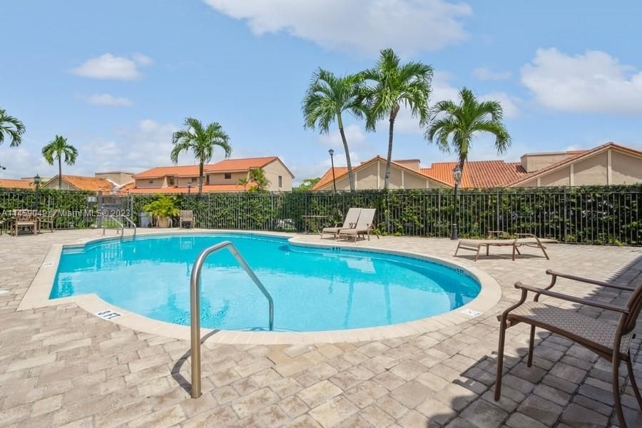 Recently Sold: $460,000 (3 beds, 2 baths, 1537 Square Feet)