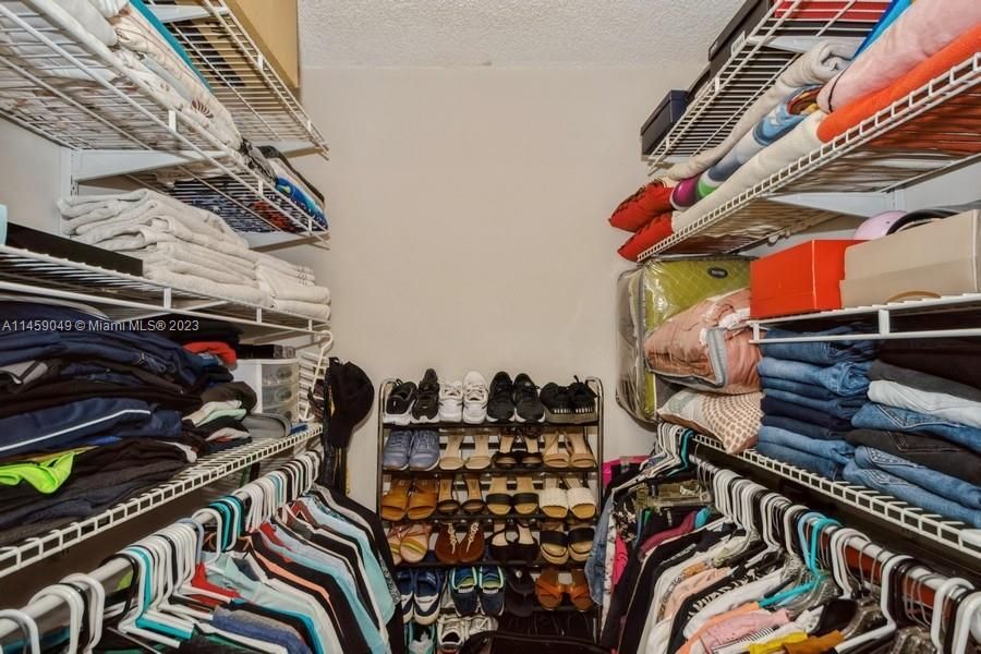 Recently Sold: $460,000 (3 beds, 2 baths, 1537 Square Feet)