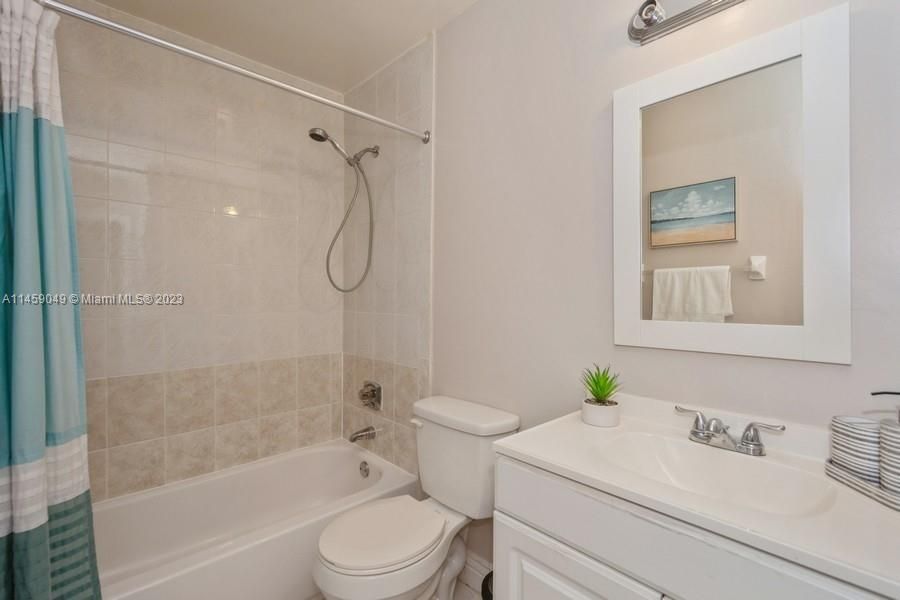 Recently Sold: $460,000 (3 beds, 2 baths, 1537 Square Feet)