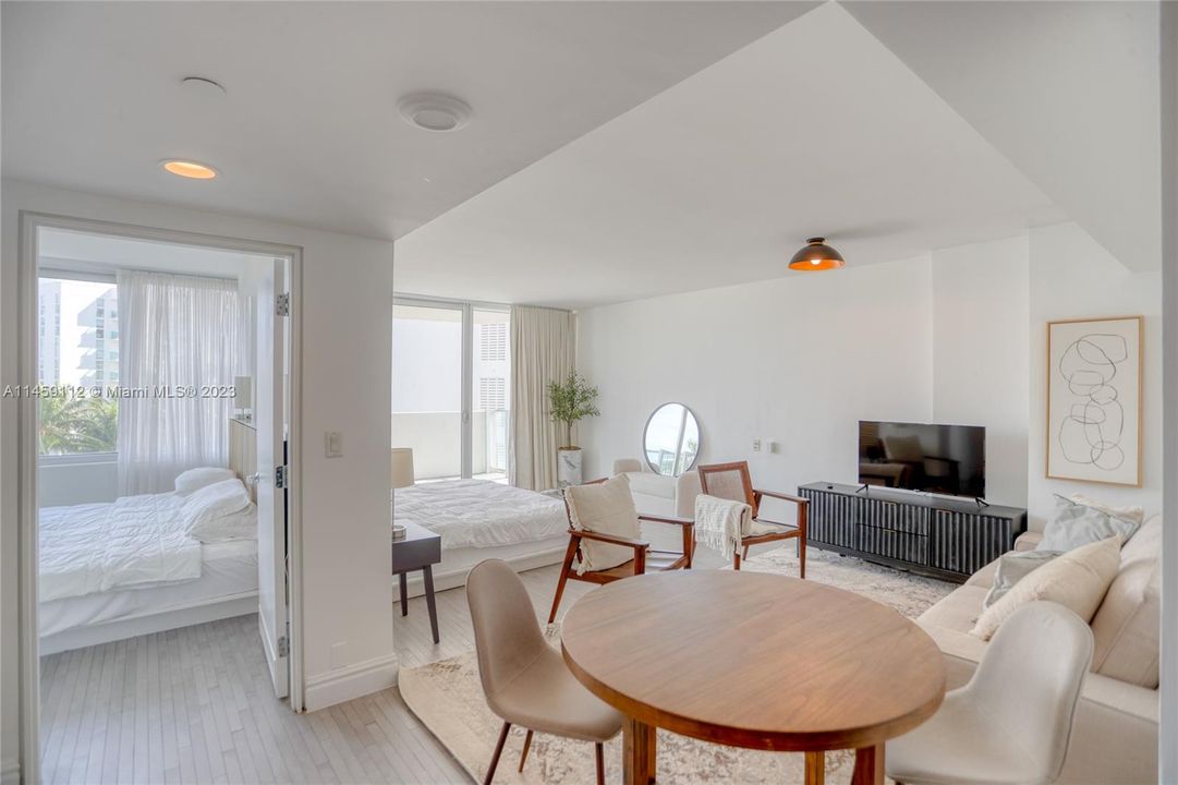 For Sale: $500,000 (1 beds, 1 baths, 610 Square Feet)