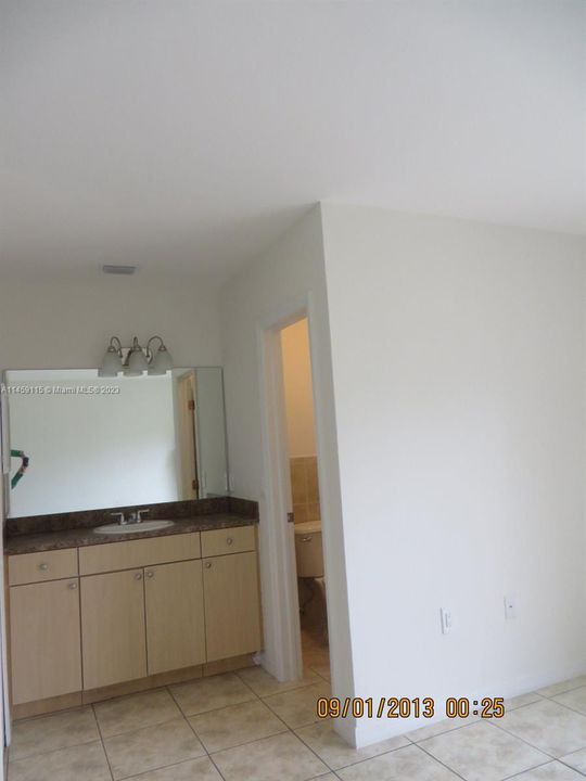 Vendido Recientemente: $365,000 (3 camas, 2 baños, 1394 Pies cuadrados)