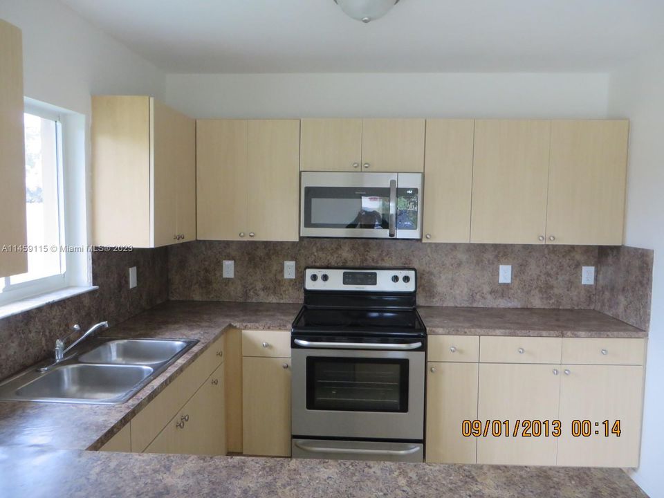 Vendido Recientemente: $365,000 (3 camas, 2 baños, 1394 Pies cuadrados)