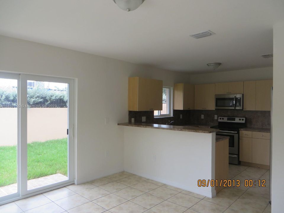 Vendido Recientemente: $365,000 (3 camas, 2 baños, 1394 Pies cuadrados)