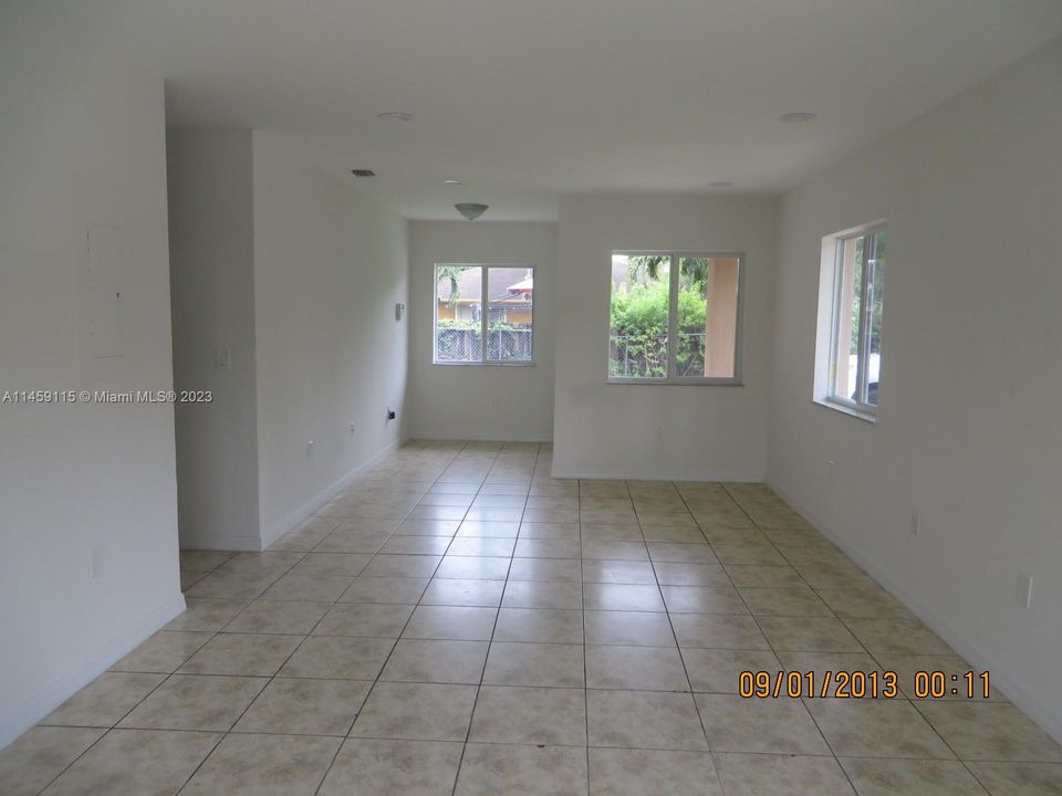 Vendido Recientemente: $365,000 (3 camas, 2 baños, 1394 Pies cuadrados)