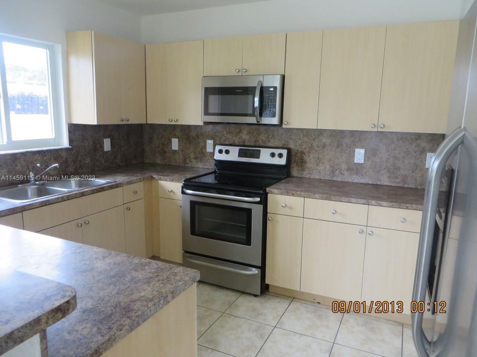 Vendido Recientemente: $365,000 (3 camas, 2 baños, 1394 Pies cuadrados)