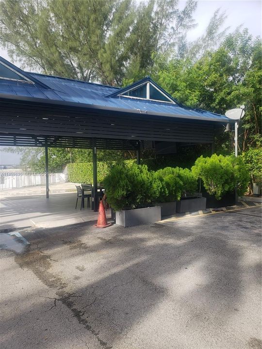 For Sale: $385,000 (2 beds, 2 baths, 922 Square Feet)