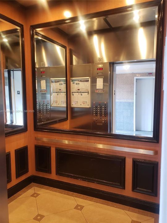 For Sale: $385,000 (2 beds, 2 baths, 922 Square Feet)