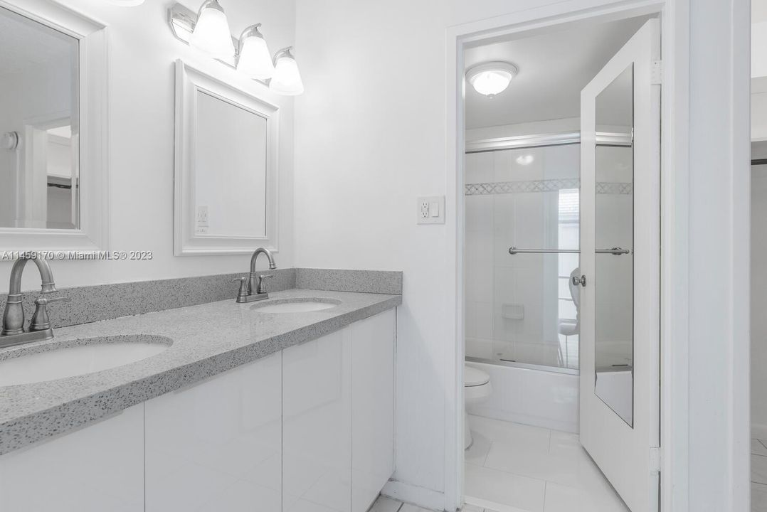 Recently Rented: $2,500 (1 beds, 1 baths, 918 Square Feet)