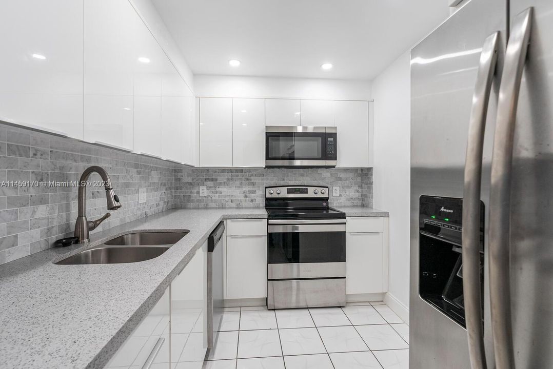 Recently Rented: $2,500 (1 beds, 1 baths, 918 Square Feet)