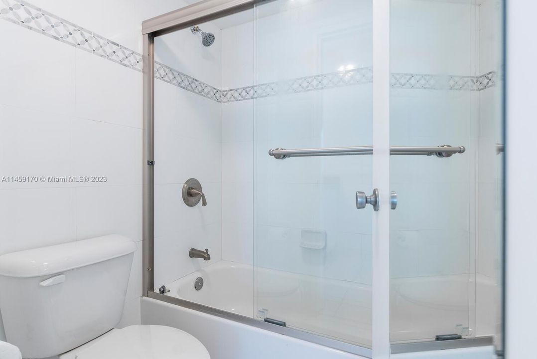 Recently Rented: $2,500 (1 beds, 1 baths, 918 Square Feet)