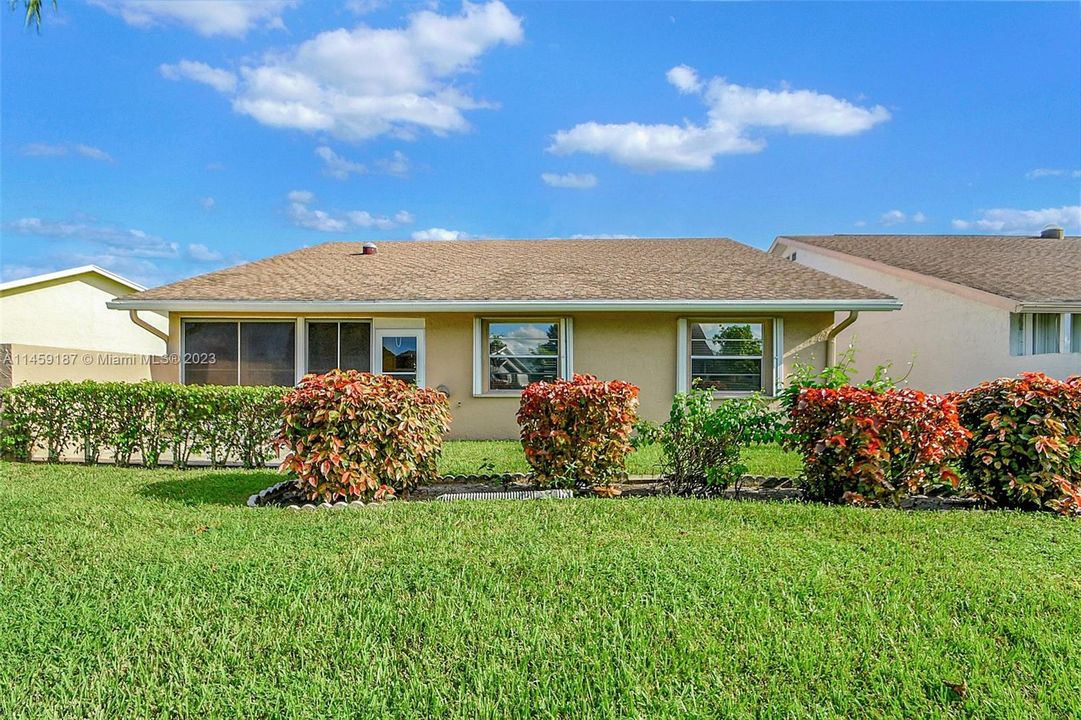 Recently Sold: $385,000 (2 beds, 2 baths, 1512 Square Feet)