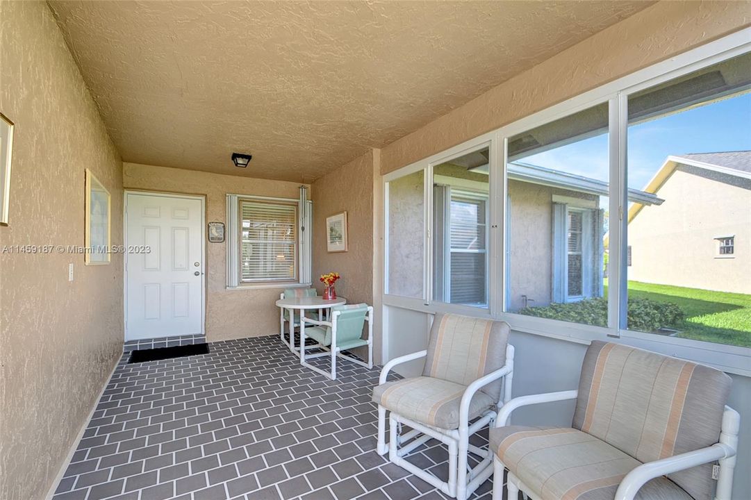 Recently Sold: $385,000 (2 beds, 2 baths, 1512 Square Feet)