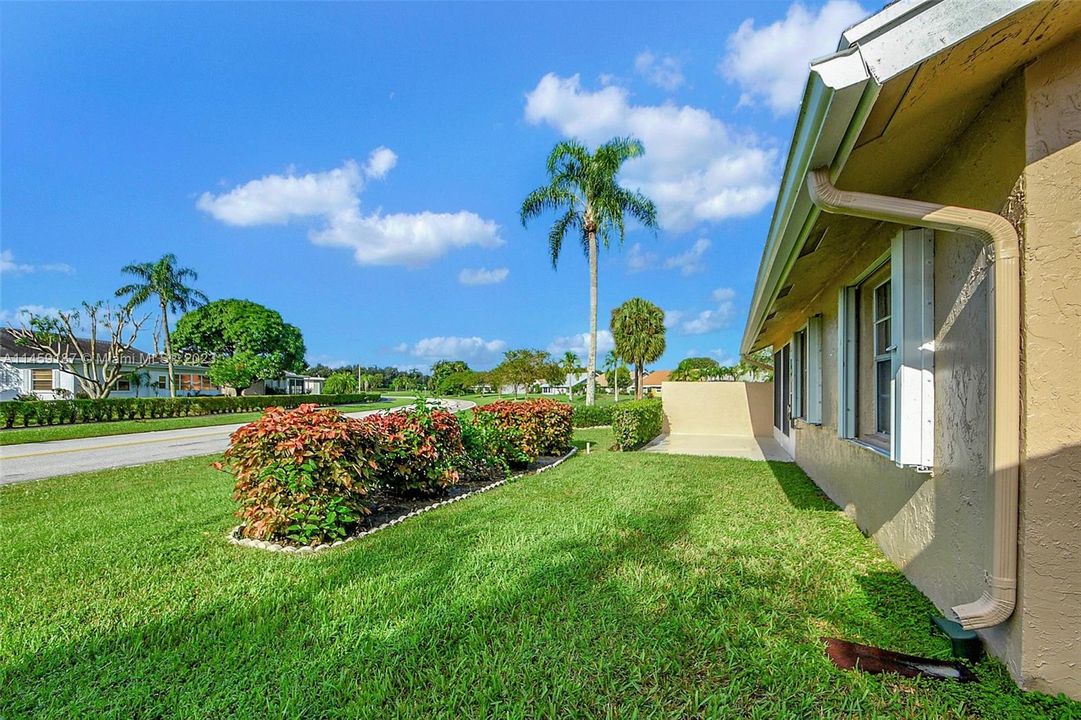 Recently Sold: $385,000 (2 beds, 2 baths, 1512 Square Feet)