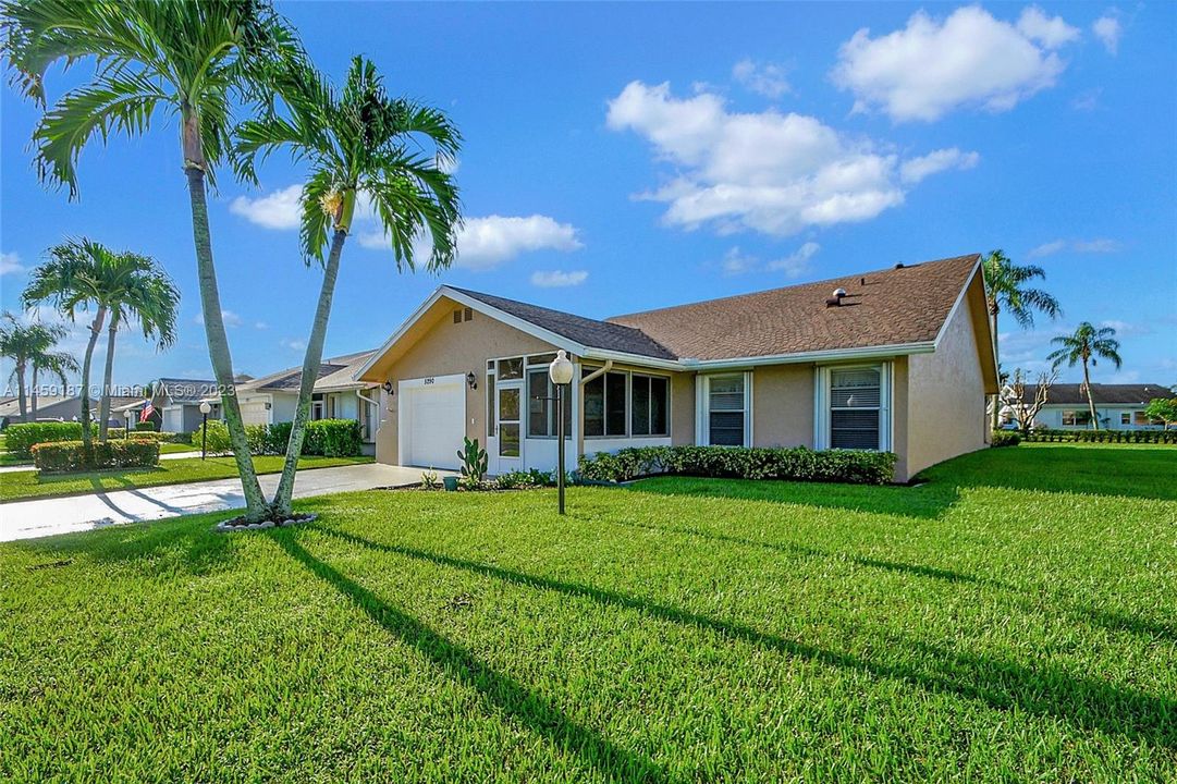 Recently Sold: $385,000 (2 beds, 2 baths, 1512 Square Feet)