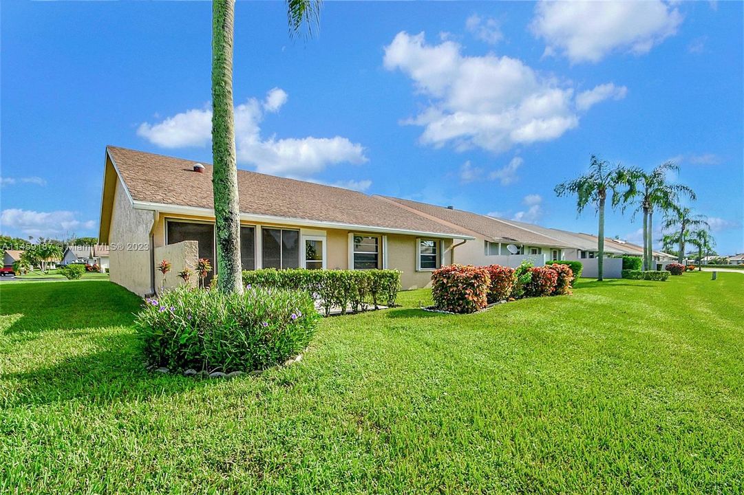 Recently Sold: $385,000 (2 beds, 2 baths, 1512 Square Feet)