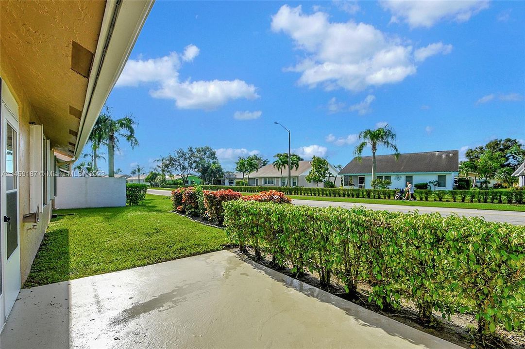 Recently Sold: $385,000 (2 beds, 2 baths, 1512 Square Feet)