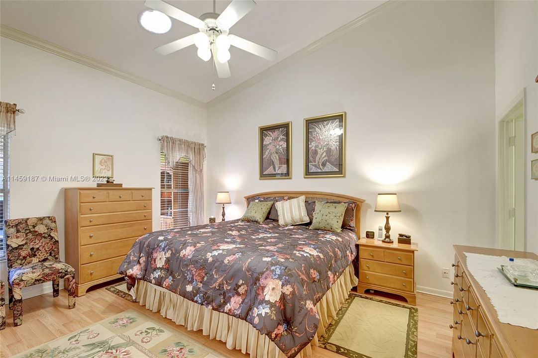 Recently Sold: $385,000 (2 beds, 2 baths, 1512 Square Feet)