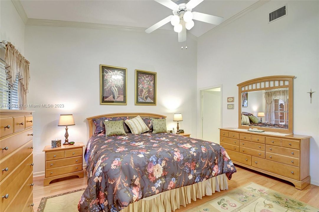 Recently Sold: $385,000 (2 beds, 2 baths, 1512 Square Feet)