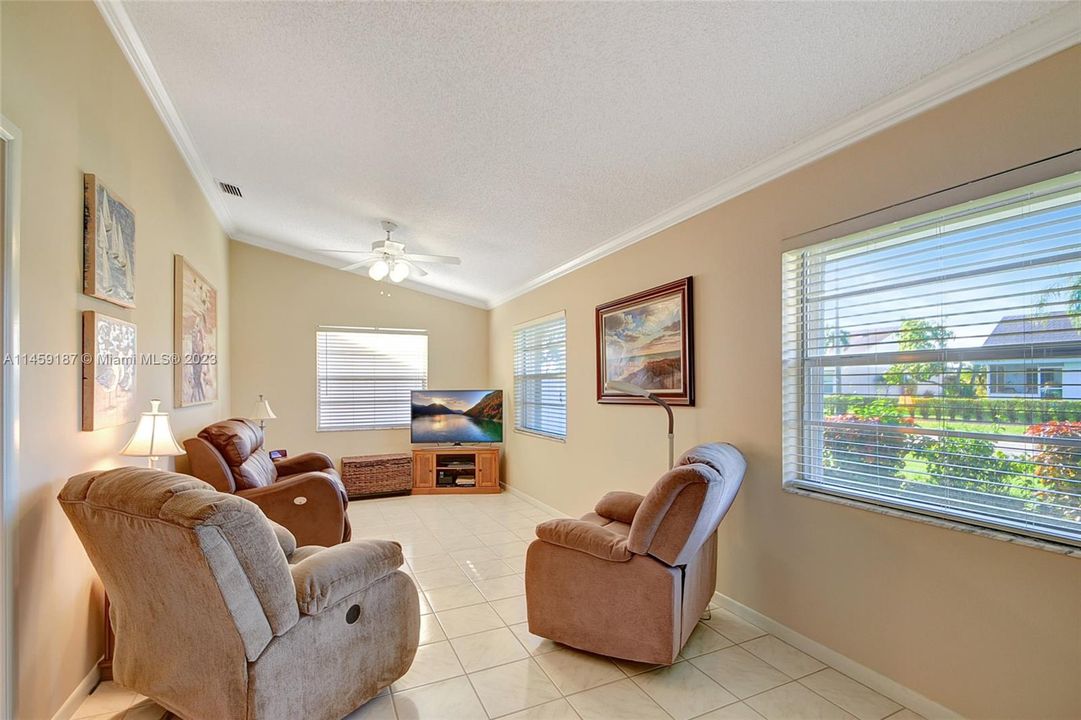 Recently Sold: $385,000 (2 beds, 2 baths, 1512 Square Feet)