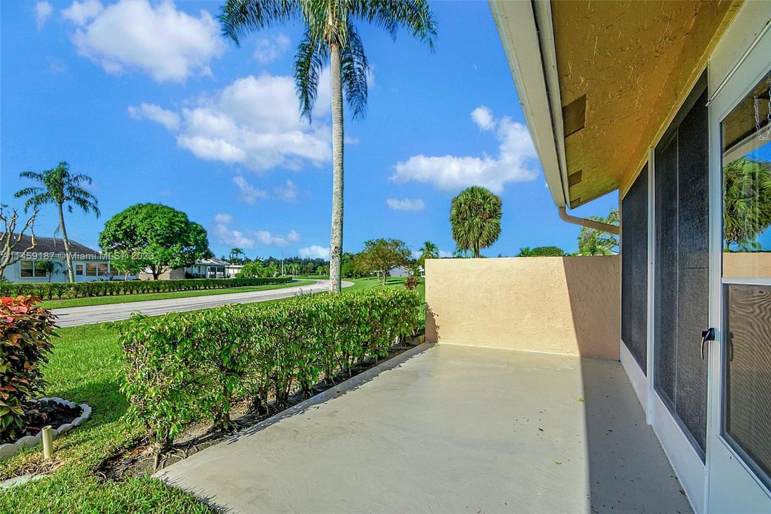 Recently Sold: $385,000 (2 beds, 2 baths, 1512 Square Feet)