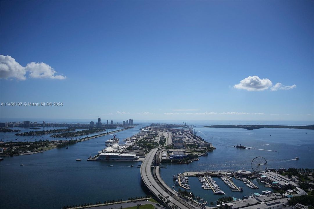 Recently Sold: $2,200,000 (3 beds, 3 baths, 2703 Square Feet)