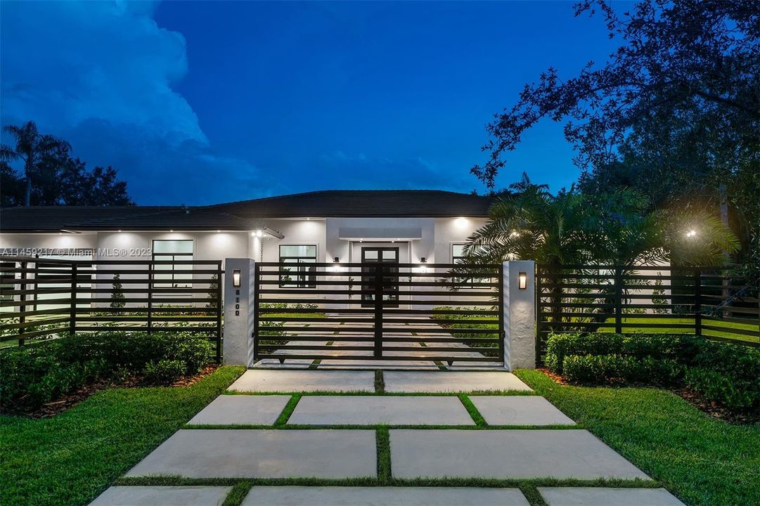 Vendido Recientemente: $5,500,000 (5 camas, 6 baños, 4812 Pies cuadrados)