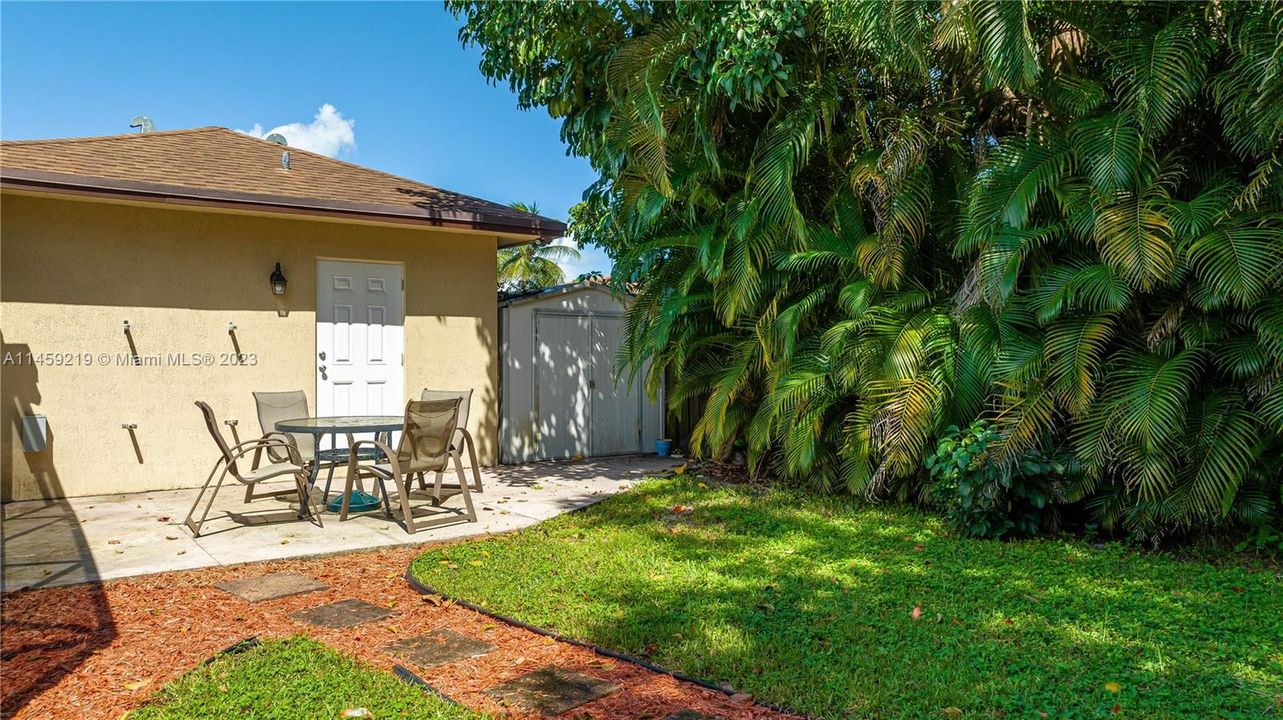 Recently Sold: $825,000 (4 beds, 3 baths, 2216 Square Feet)