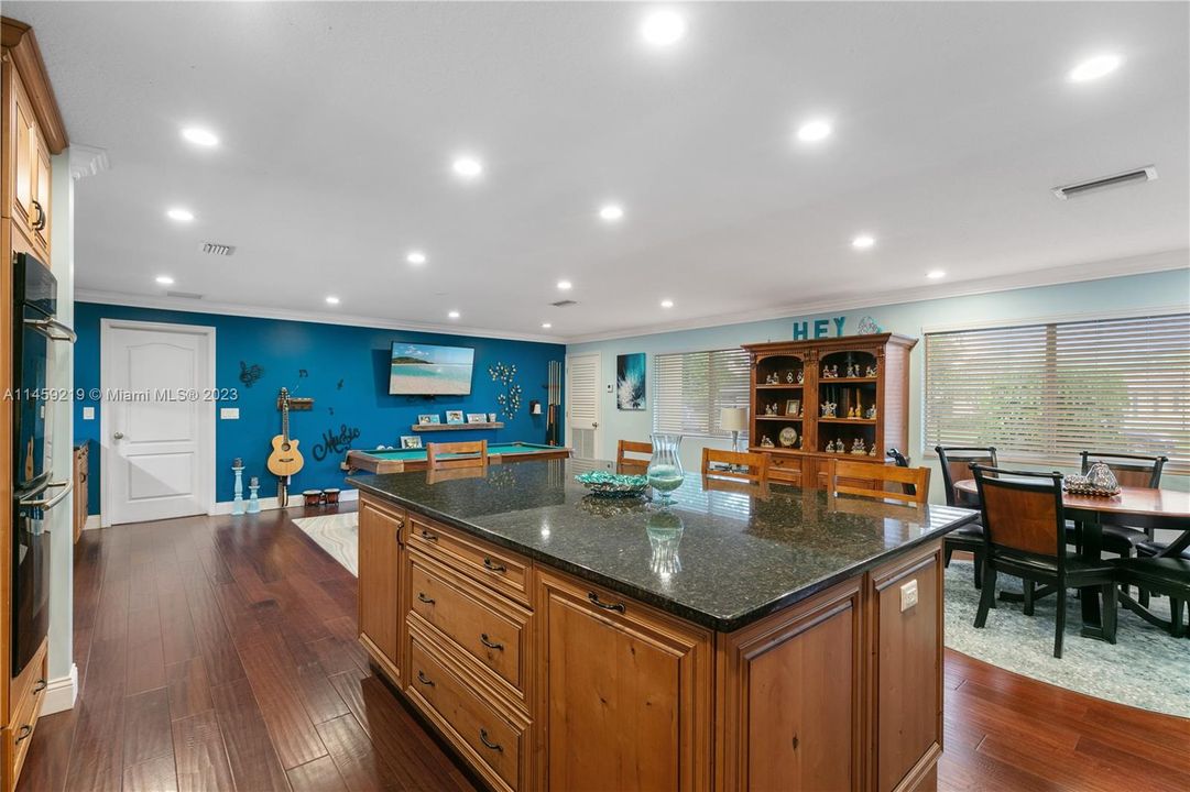 Recently Sold: $825,000 (4 beds, 3 baths, 2216 Square Feet)