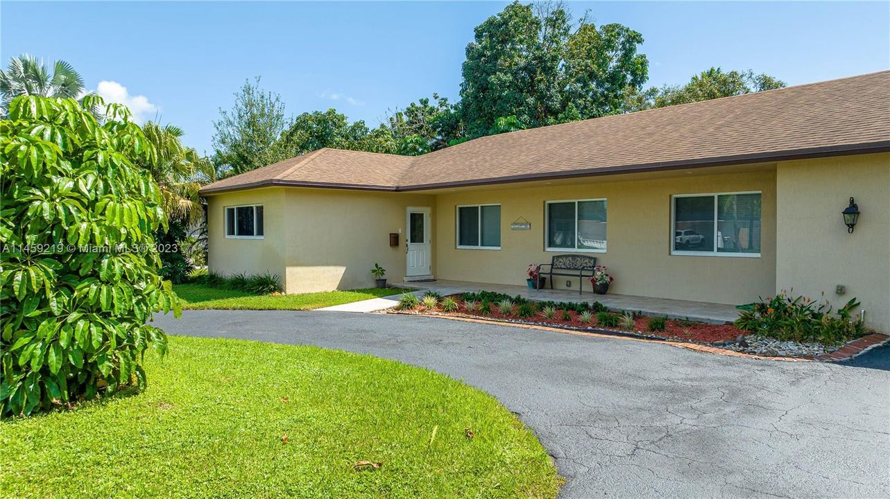 Recently Sold: $825,000 (4 beds, 3 baths, 2216 Square Feet)