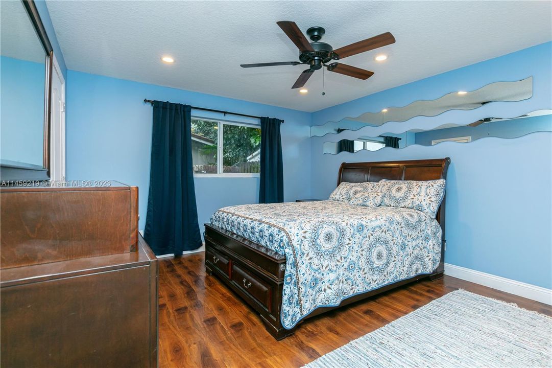 Recently Sold: $825,000 (4 beds, 3 baths, 2216 Square Feet)